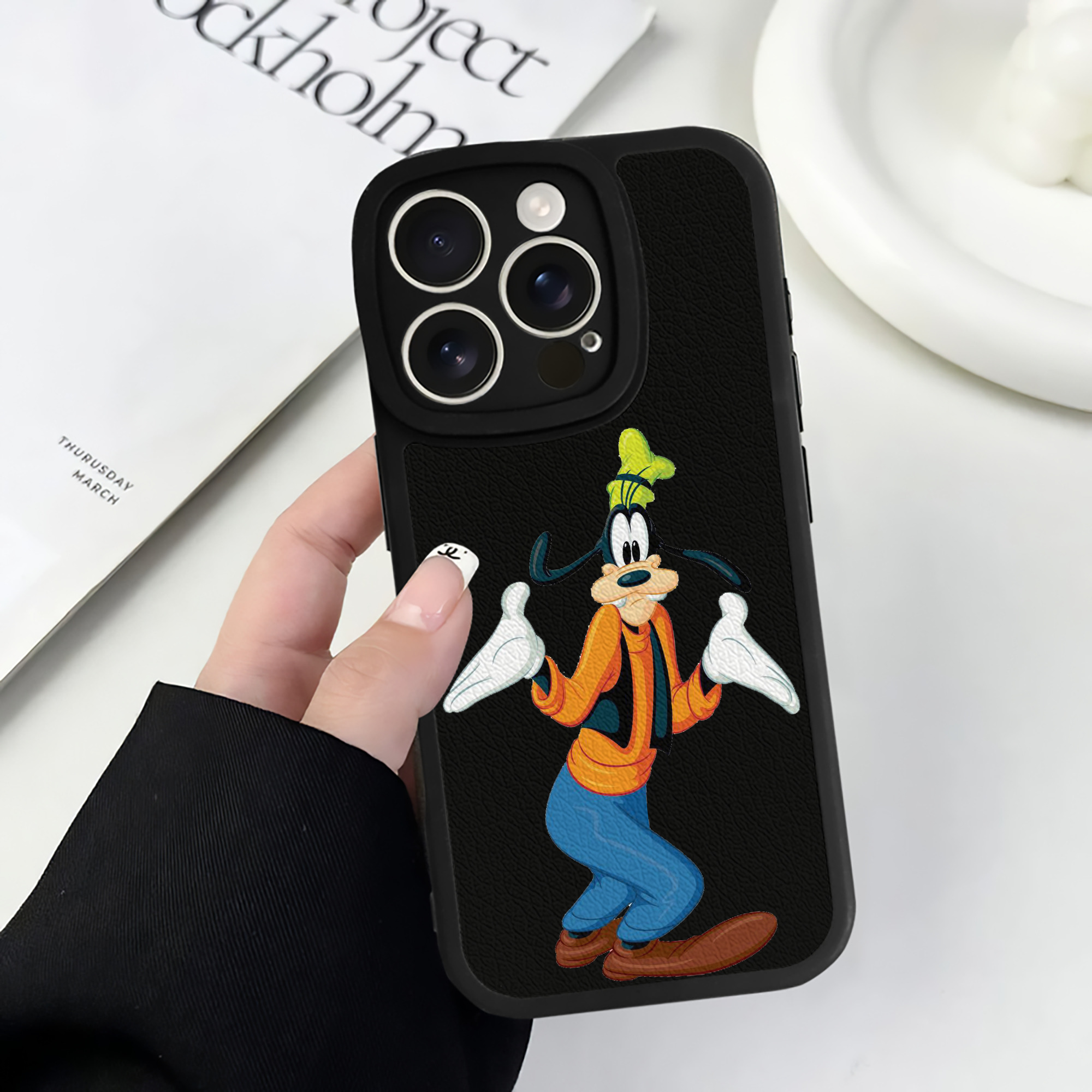 （画像用） ミッキーマウス Mickey Mouse 【iPhone 16シリーズ対応】シリコンスマホケース（レザー調） 材質：シリコン